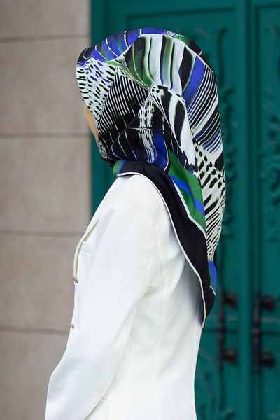 Vissona 100% Twill Silk Geometric Patterned Emerald Green - Saks Colored 90X90 Scarf Sewing Shape: Hand Sewing