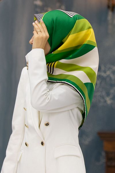 Vissona Geometric Patterned Khaki Silk - Emerald Green, 90X90 Planting Shape Hand Stitching Scarf