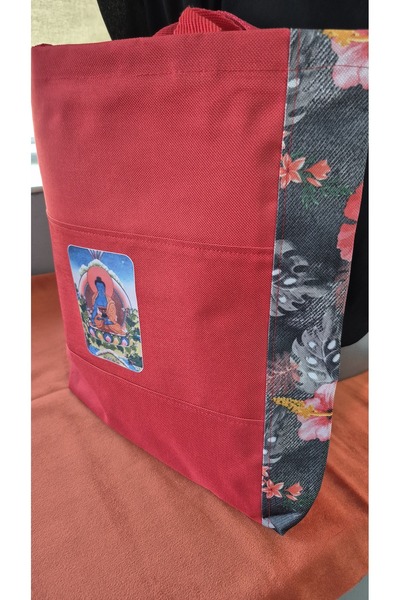Makyajistanbul Shoulder Bag on the Market in the Sea