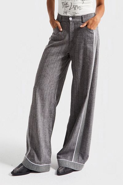its basic Women's Gray Color Palazzo Fit Stripe Detailed Special Design Trousers