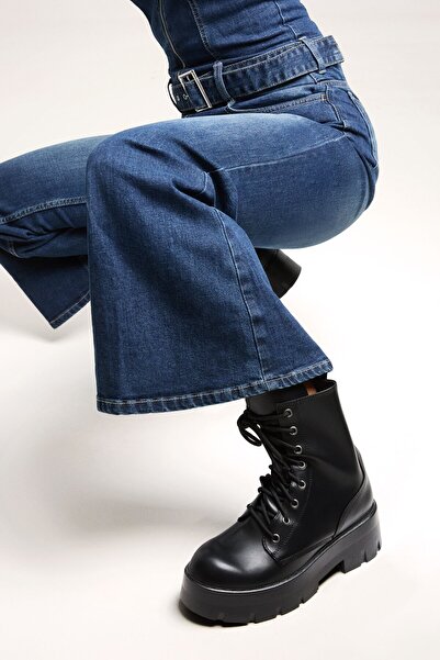 Bershka Bağcıklı tırtıklı tabanlı bot