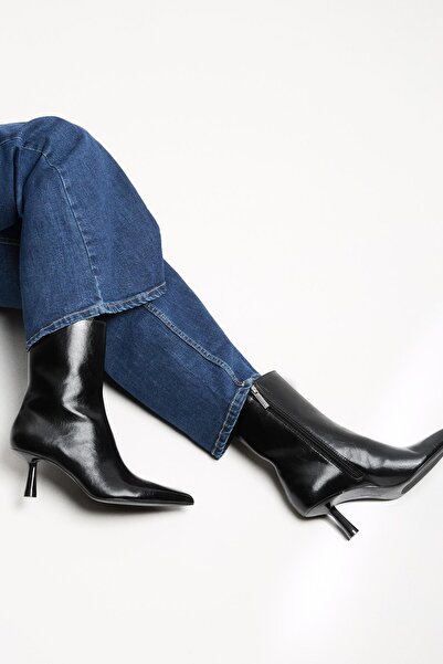 Bershka Kısa sivri topuklu bot