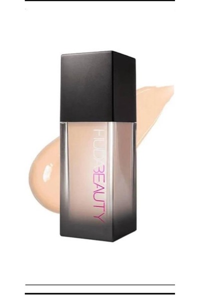 Gloria Mercury Hudabeauty Huda Beauty Foundation