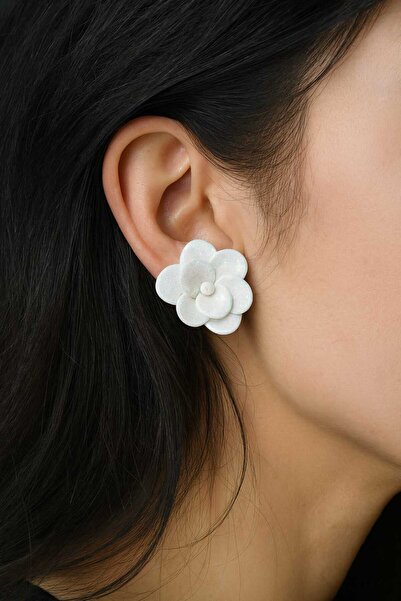 Lu Atelier Fleur de Éclat Simli Beyaz Çiçek Formlu El Yapımı Küpe