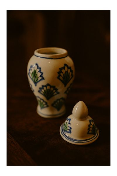 onyyapim Vintage Hand Painted Leaf Pattern Lidded Small King Cube Vase 1970S