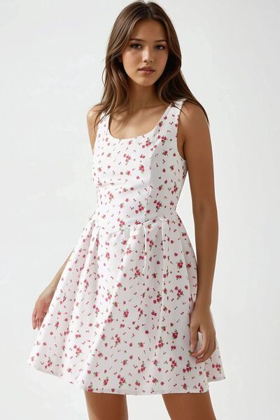 Hiccup Mini rochie cu decolteu rotund, cu flori, tăiată în formă de A