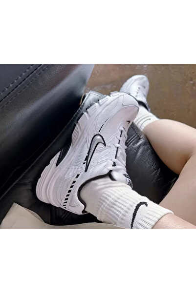 Nike Initiator Siyah Beyaz Her Sezona Uygun Nefes alabilen esnek yapıya sahip