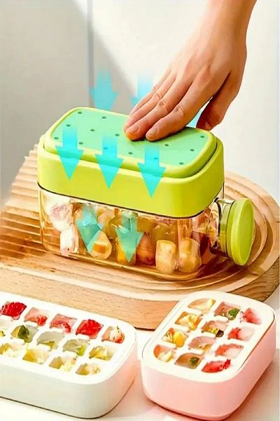 Rosemor 2-Piece Press New Generation Ice Mold with Straw Water Bottle Compartment Ice Cube 800 ml 500 ml