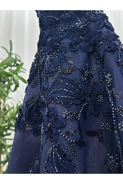 COCONALY Embroidered dress with a distinctive design
