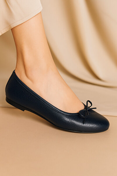 Arzillo حذاء راقصة الباليه للسيدات من الجلد الطبيعي من Velina باللون الأزرق الداكن