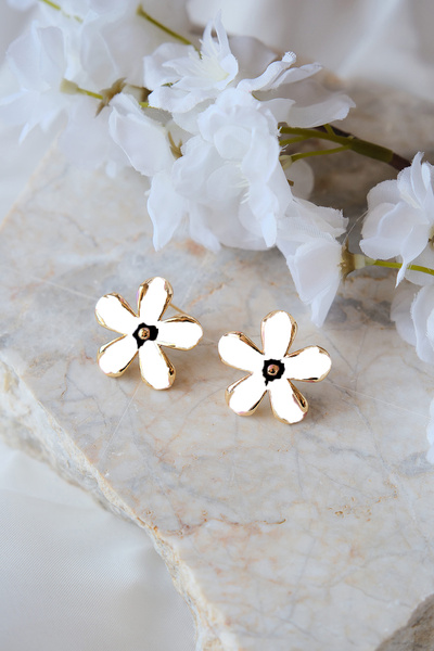 AURRARİ Beyaz ve Siyah Mineli Papatya Küpe