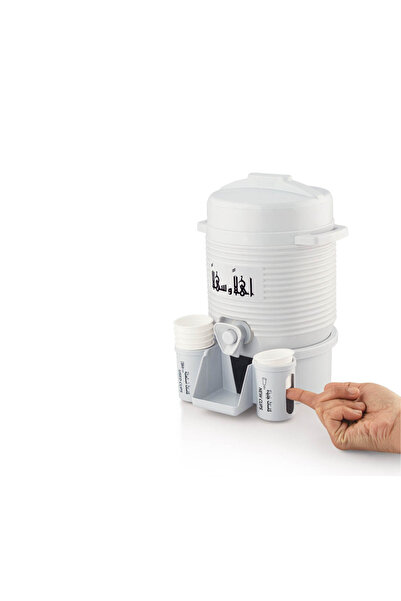 co arma Thermos Haram is a unique piece inspired by the Two Holy Mosques for distributing water and juice in multiple colors.