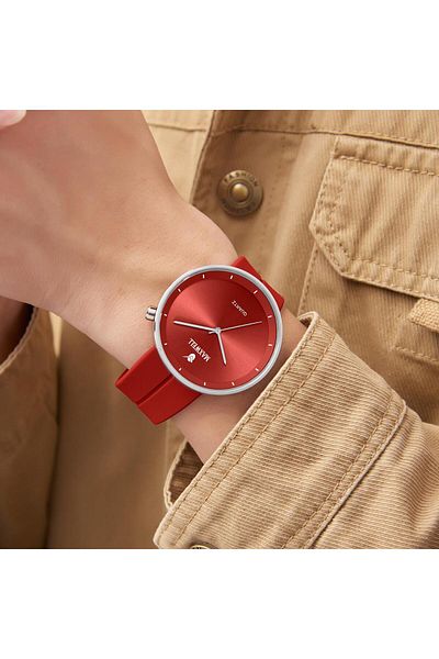 Re A watch with an elegant and distinctive design