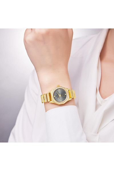 Re Women's watch with attractive elegance