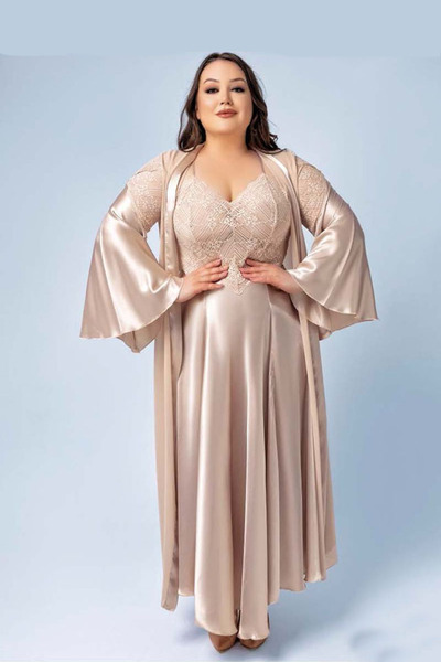 Viselya cu broderie din dantelă Set de cămașă de noapte și halat, mărime mare...