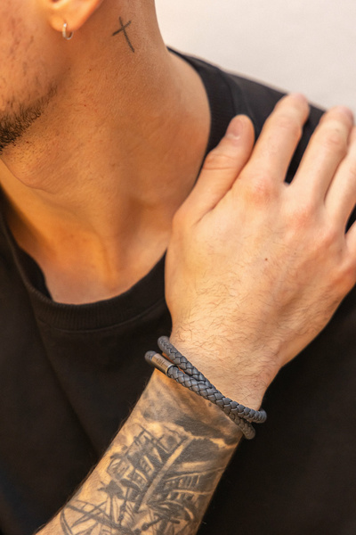 Caï Náramek pro dospělé v šedé barvě