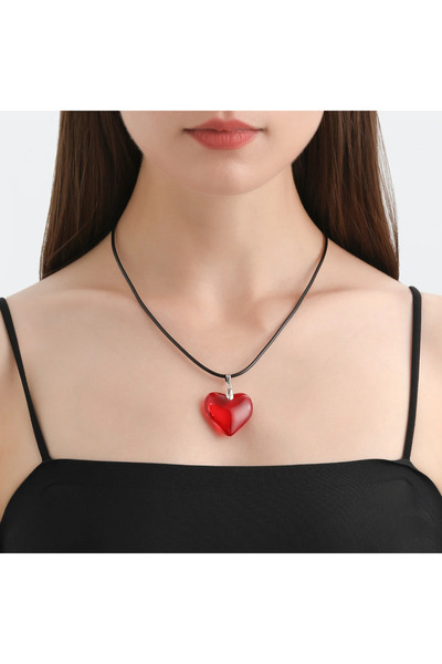 Belora Colier cu șnur negru și pandantiv cu inimă roșie