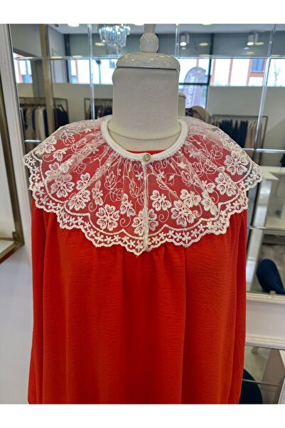 PL White collar with gold buttons