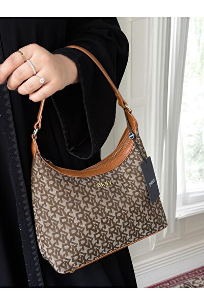 Generic Shoulder bag with accessories