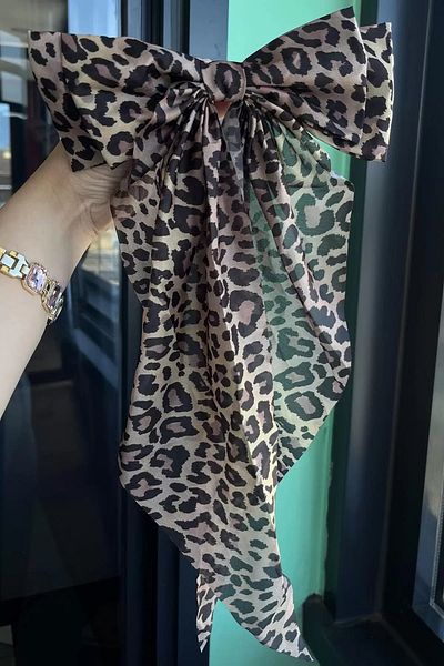 Mutenaura Ribbon Figured Hanging Vending Machine Buckle