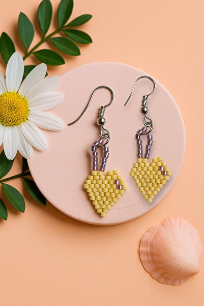 puffydik أقراط مطرزة باللون الأصفر على شكل قلب أرجواني - مصنوعة يدويًا