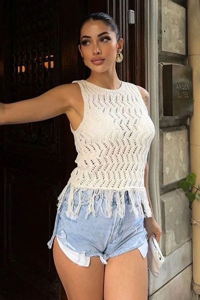 VAGGON Crew Neck Sleeveless Tassel Blouse