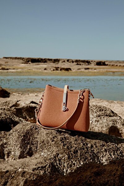 Zühre Tan Bag with Chain Strap Detail Z0512