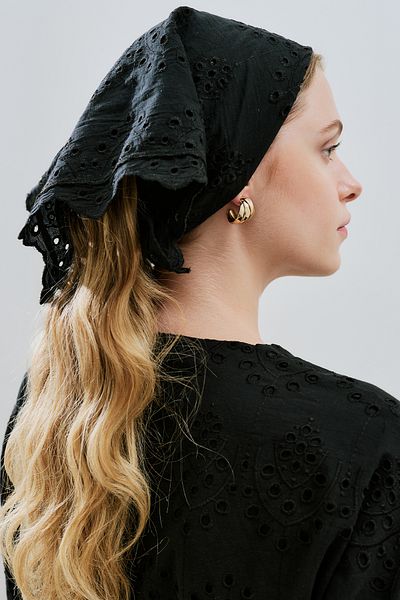 Manuka Brode Scarf Black
