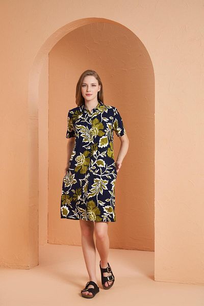 PJS Rochie de damă din viscoză, cu model floral, cu guler cu nasturi, cu mânecă scurtă