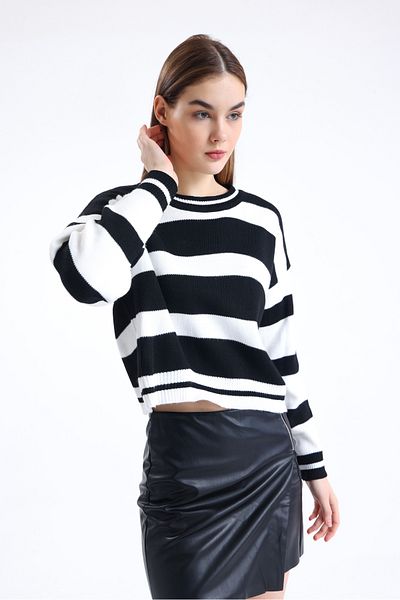 sole stories Women's Premium Soft Texture Crew Neck Striped Long Sleeve Crop Sweatshirt