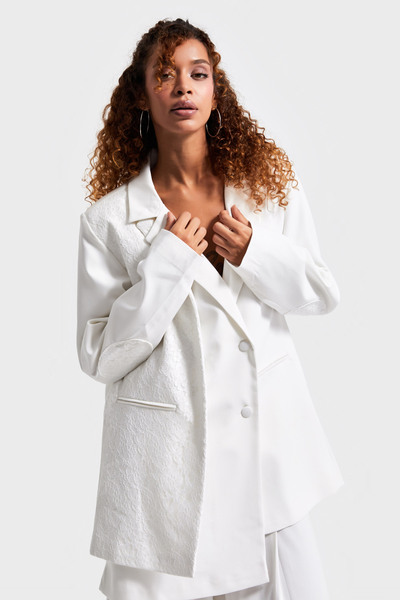 its basic Kadın Ekru Renk Dantel Detaylı Özel Tasarım Oversize Kruvaze Kumaş Ceket