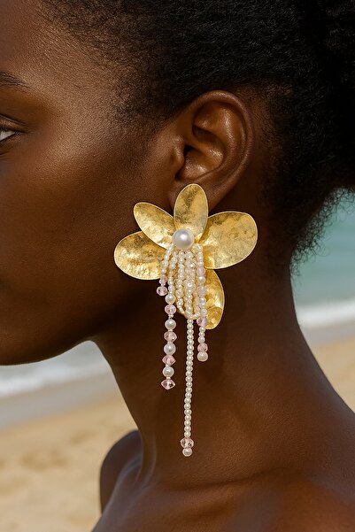 TAKIŞTIR Altın Renk Çiçek Figürlü İnci Detaylı Tasarım Küpe (Çift)