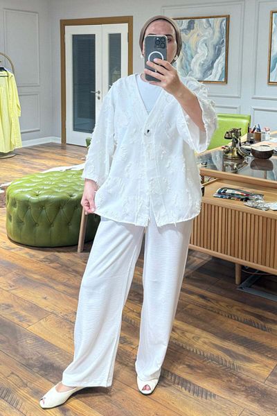 Hatun Atila Textured V-Neck Single Button Jacket and Wide Leg Pants Two-Piece Suit 8883 - White