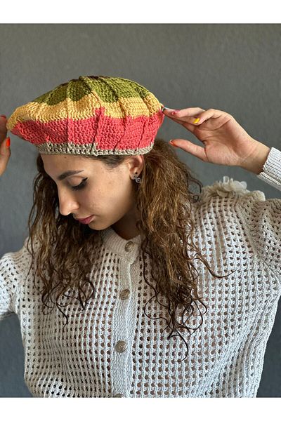 Gönülden Tasarım Hand Knitted French Painter Women's Beanie