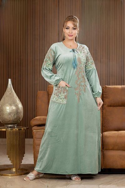 Generies High quality velvet Arabic jalabiya with a wonderful design