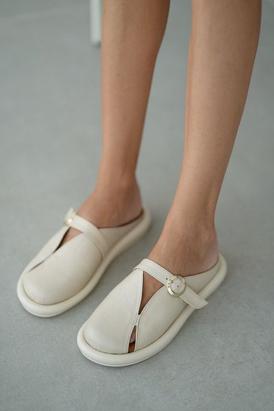 selinshoes Berby Asymmetric Cut Buckle Detailed Genuine Leather Women's Slippers - Ekru