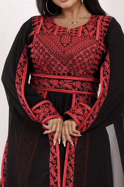 Lyaly aljlabyh The "Queen of Gold" jalabiya is a luxurious black dress with rich gold embroidery and enchanting traditional patterns, for a unique, regal look.