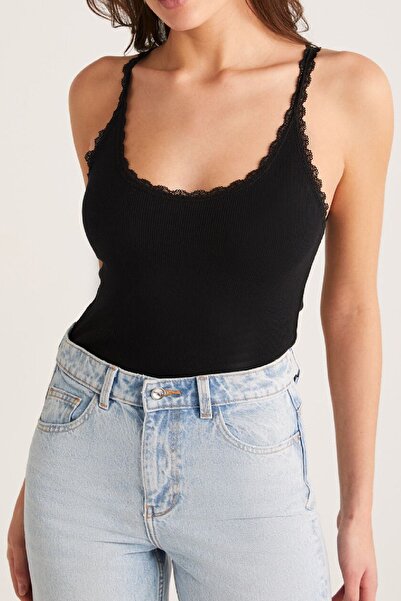 Miravm Women's Black Regular Fit Lace Detailed Thin Strap Hollow Neck Undershirt