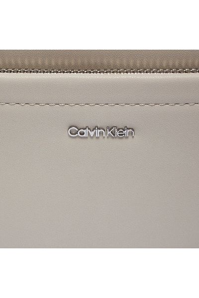 Calvin Klein Women's Handbag K60K612280 Beige