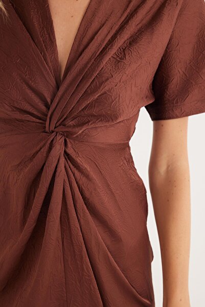 Tudors Kadın Slim Fit Dar Kesim Kısa Kollu V Yaka Kahverengi Elbise