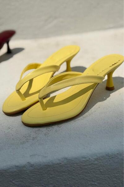 I Love Shoes Ponya Mat Deri Sarı Parmak Arası Topuklu Terlik