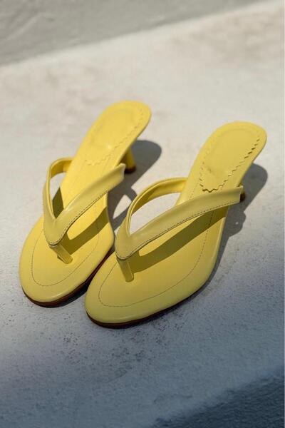 I Love Shoes Ponya Mat Deri Sarı Parmak Arası Topuklu Terlik