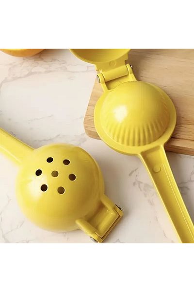 Mode Cool Practical Hard Plastic Citrus and Lemon Squeezer – Durable Handheld Juicing Device