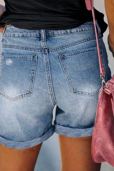 StreetWear Outlet Women's Short Jeans, With a Loose Fit, Folded Hem and Discreet Ripped