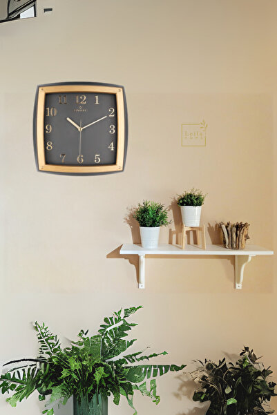 Leila ساعة حائط أسود-ذهبي مقاس 32x31 سم لغرفة المعيشة والمكتب