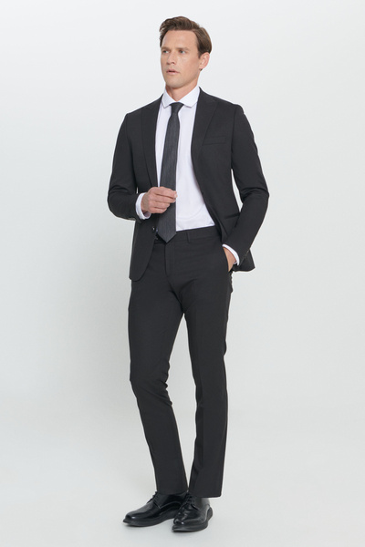 ALTINYILDIZ CLASSICS Erkek Siyah Ekstra Slim Fit Dar Kesim Kırlangıç Yaka Takım Elbise