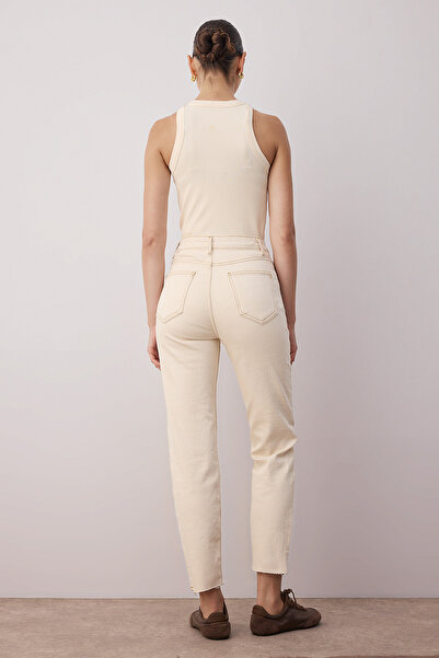 Trendyol Collection Ecru High Waist Slim Mom Jeans TWOSS23JE00094