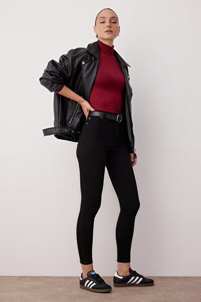 Trendyol Collection Schwarze, körperbetonte, dehnbare Skinny-Jeans mit hoher Taille TWOSS25JE00051