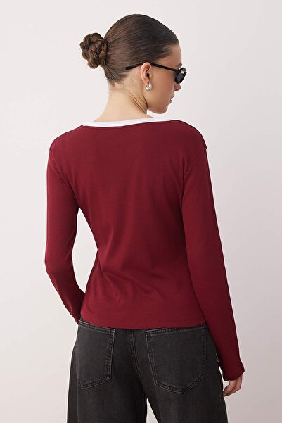 Trendyol Collection Burgundy Slogan Printed Stripe Detail Bodycon Crew Neck Stretchy Knitted T-Shirt Twoaw26Ts00015
