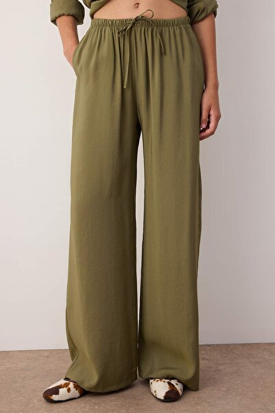 Trendyol Collection Khaki Oversize ing, rugalmas derékú nadrág, dupla szövésű alsó - felső szett TWOAW26AU00034